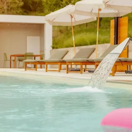 Vida - Luxury With Saltwater Pool And View Villa