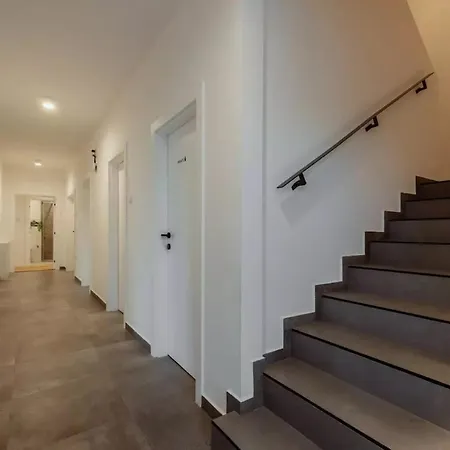 Villa Vida - Luxury With Saltwater Pool And View *