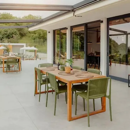 Vida - Luxury With Saltwater Pool And View Novi Ledinci